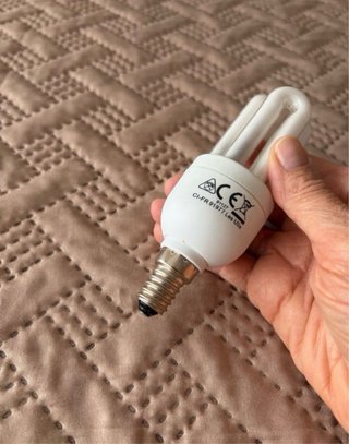 Lámpara Mesilla de Vidrio de IKEA modelo GRÖNÖ.