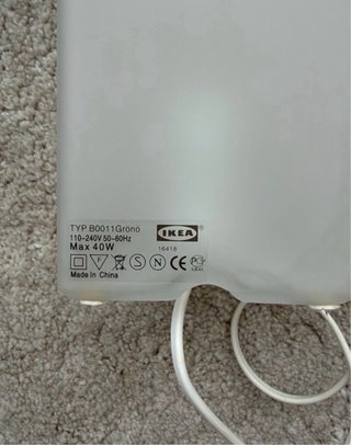 Lámpara Mesilla de Vidrio de IKEA modelo GRÖNÖ.