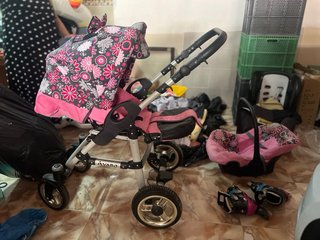 Passeggino per neonati e seggiolino auto abbinati