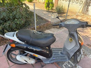 Piaggio Liberty Scooter Negra/Gris