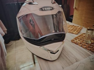 Casco de moto blanco