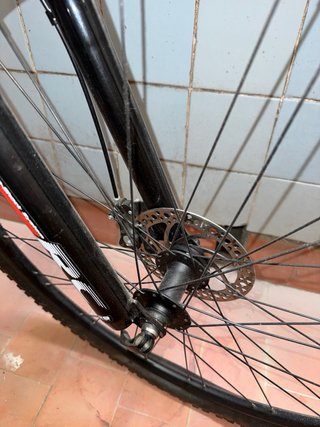 Bicicleta de montaña roja