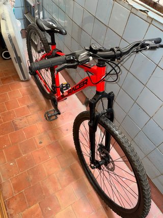 Bicicleta de montaña roja