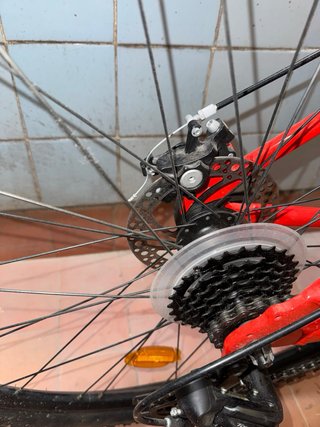Bicicleta de montaña roja