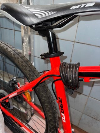 Bicicleta de montaña roja