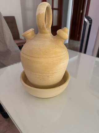 Botijo y cuenco de cerámica artesanal