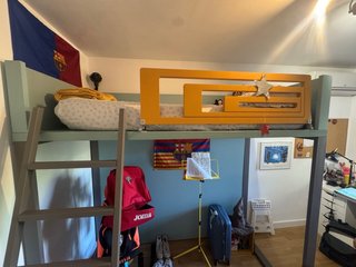 Cama alta infantil + escalera