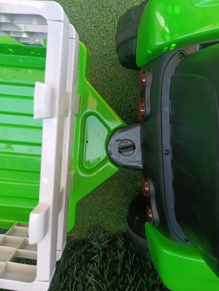 Trattore elettrico per bambini con rimorchio