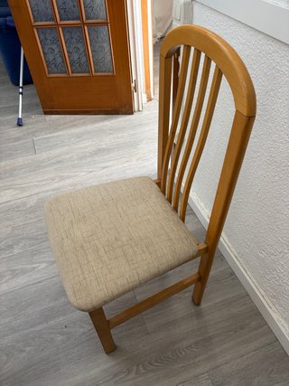 Mesa de comedor ovalada de madera