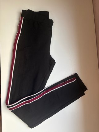 Leggings negros con rayas laterales