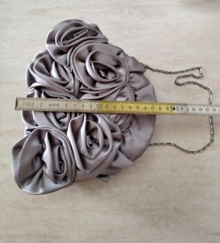 Pochette elegante raso grigio perla