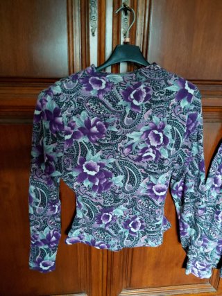 Completo gonna e maglia fiori viola