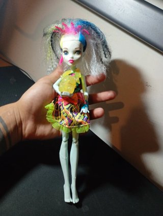 Muñeca Monster High Frankie Electrificada
