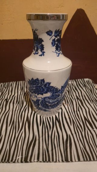 Jarrón Chino Dragón Azul y Blanco Porcelana