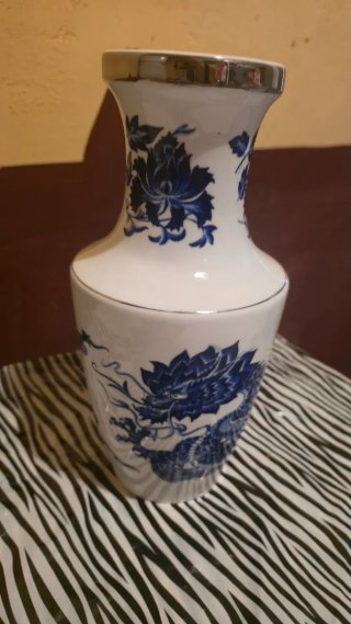Jarrón Chino Dragón Azul y Blanco Porcelana