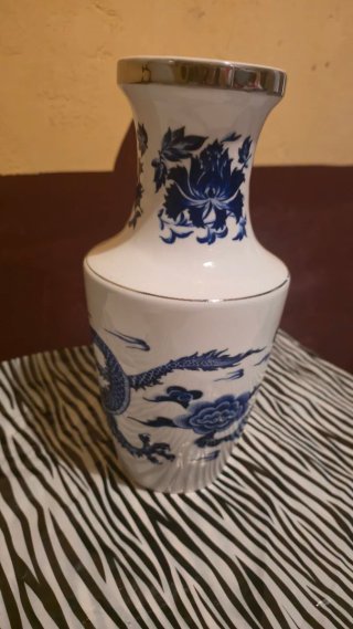 Jarrón Chino Dragón Azul y Blanco Porcelana