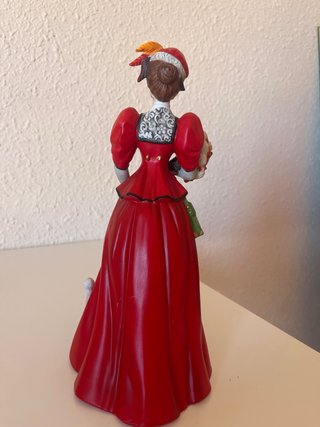 Figura porcelana Avon Mrs. Albee dama vestido rojo