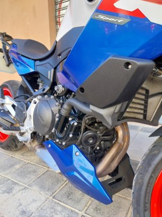 BMW F900 XR Azul y Blanco