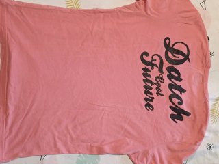 Camiseta rosa cuello pico