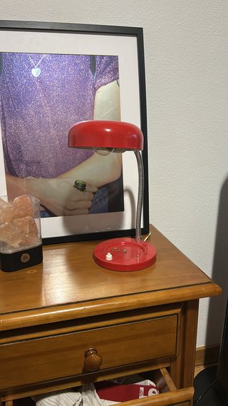 Lámpara de escritorio vintage roja