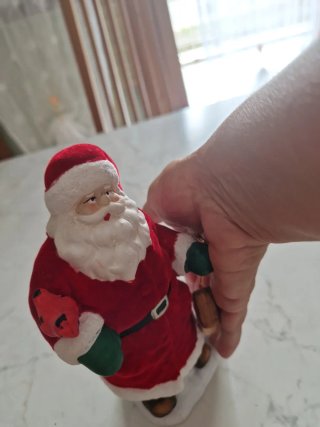 Statua Babbo Natale con uccellino e casetta