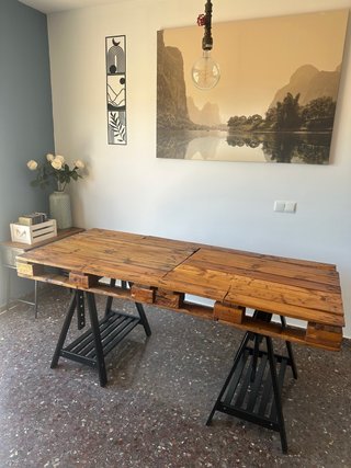 Mesa de comedor de madera