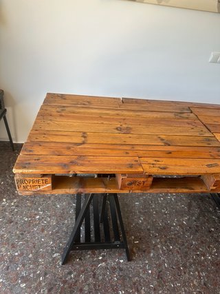 Mesa de comedor de madera