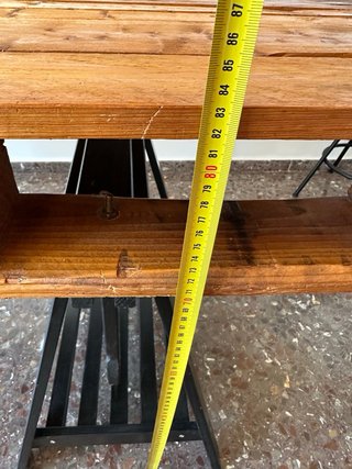 Mesa de comedor de madera