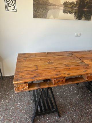 Mesa de comedor de madera
