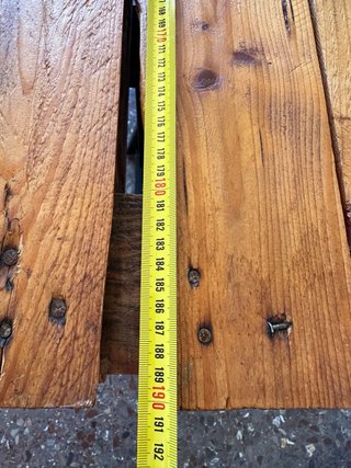 Mesa de comedor de madera