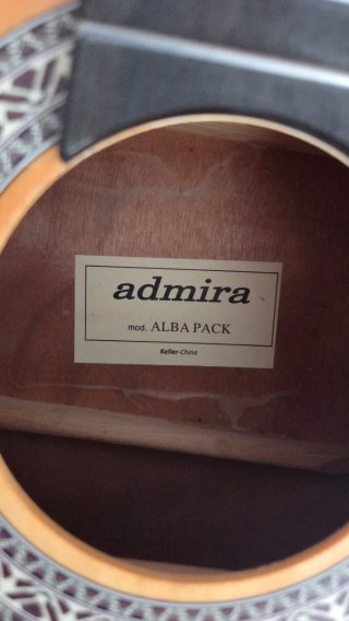 Guitarra Admira con mástil roto