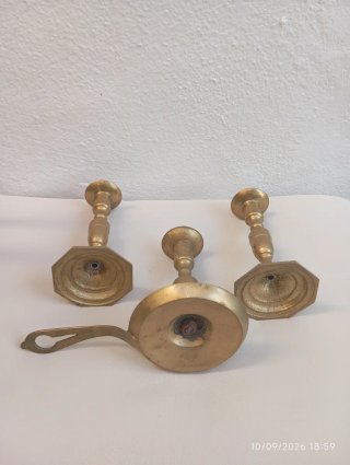 Portavelas antiguo de bronce