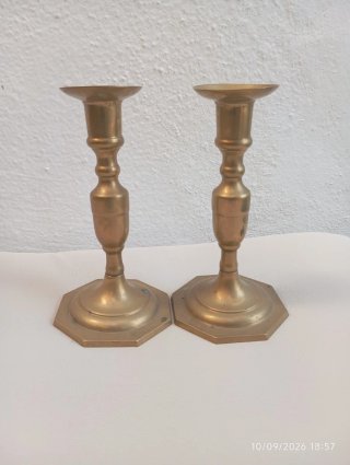 Portavelas antiguo de bronce