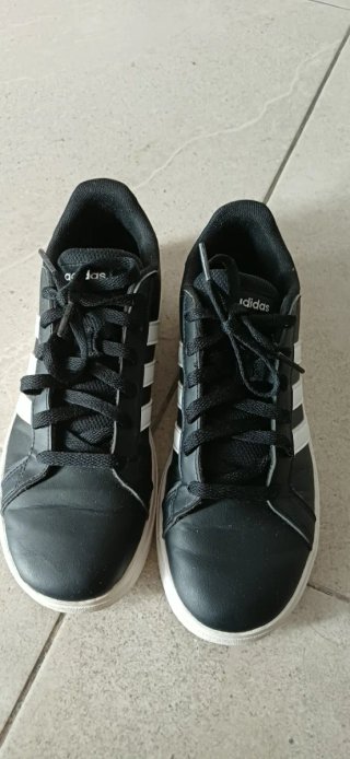 Zapatillas Adidas Negras originales y nuevas ✔️