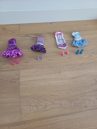 Vestidos y zapatos Barbie