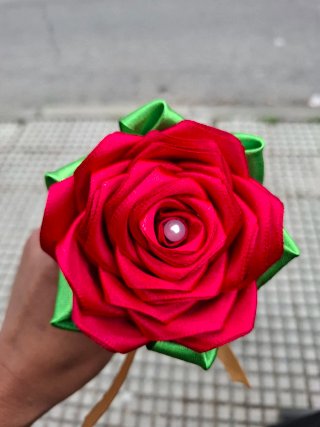 Rosas eternas de satén. UN REGALO ESPECIAL