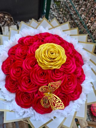 Rosas eternas de satén. UN REGALO ESPECIAL