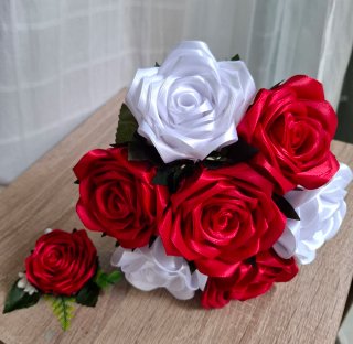 Rosas eternas de satén. UN REGALO ESPECIAL