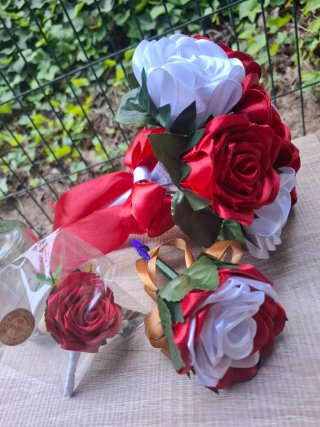 Rosas eternas de satén. UN REGALO ESPECIAL