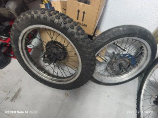 Derbi Senda Enduro Negra y Morada