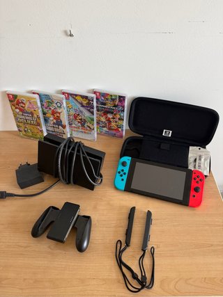 Nintendo Switch + 4 juegos + funda