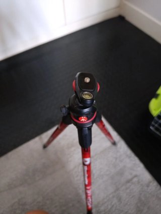 Trípode Manfrotto Rojo