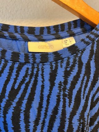 Camisa premamá estampada azul y negra