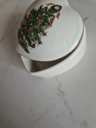 Portagioie a forma di cuore con albero di Natale