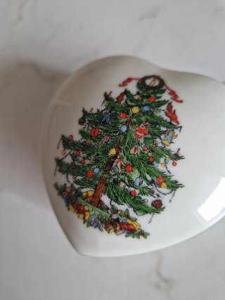Portagioie a forma di cuore con albero di Natale
