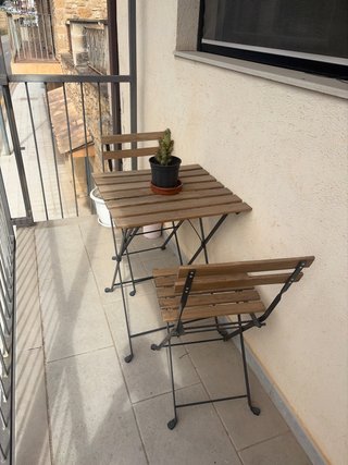 Mesa y 2 sillas madera y metal