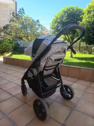 Carro de paseo Joie gris