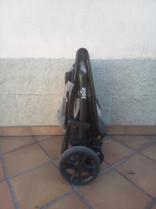 Carro de paseo Joie gris
