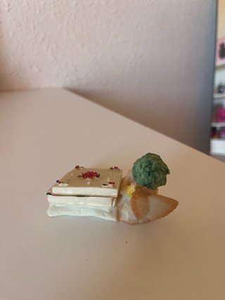 Figura cerámica hada duende con libro vintage deco