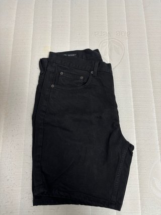 Bermudas negras